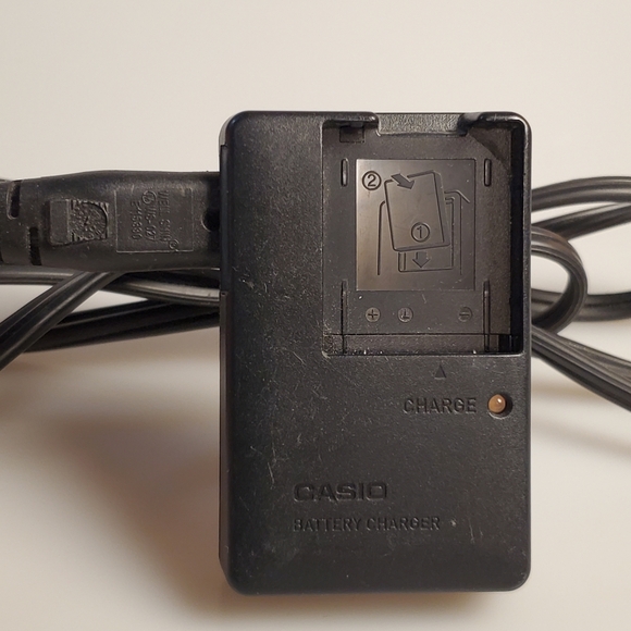 Casio Exilim Battery Charger BC-80L EUC - Picture 2 of 4